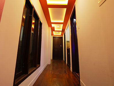 deluxe 4 bedroom houseboat